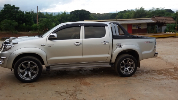 ต้องการขายรถสี่ประตู โฟร์วิล โตโยต้าวีโก้ ดีโฟดี 2.5