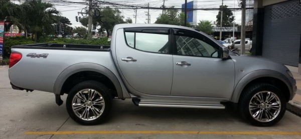 TRITON สี่ประตู 4WD