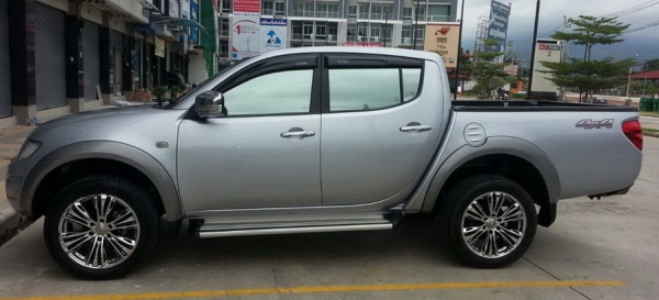 TRITON สี่ประตู 4WD