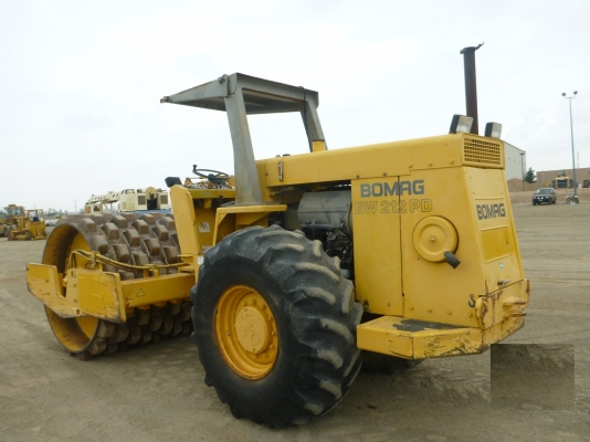 ขายรถบด BOMAG BW212PD-2 รถเก่านอกนำเข้าจาก USA แท้ 100\% สภาพสวย ไม่เคยใช้งานในไทย เอกสารครบ ขายรถบด BOMAG BW212PD-2 รถเก่านอกนำเข้าจาก USA แท้ 100\% สภาพสวย ไม่เคยใช้งานในไทย เอกสารครบ
