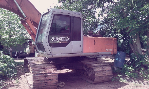 ขายแบคโคEX200-1ราคา520,000บาทสนใจโทร085-6394074รถอยู่ชัยภูมิ