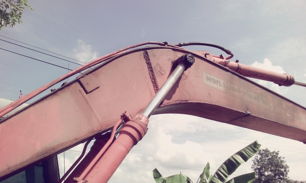 ขายแบคโคEX200-1ราคา520,000บาทสนใจโทร085-6394074รถอยู่ชัยภูมิ