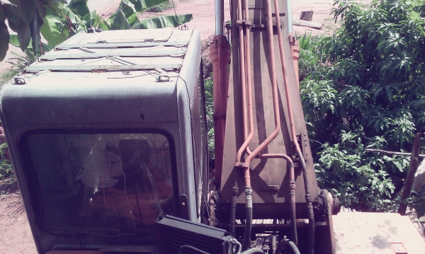 ขายแบคโคEX200-1ราคา520,000บาทสนใจโทร085-6394074รถอยู่ชัยภูมิ