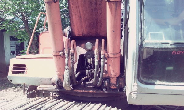 ขายแบคโคEX200-1ราคา520,000บาทสนใจโทร085-6394074รถอยู่ชัยภูมิ