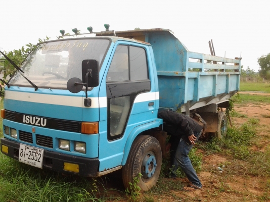 ISUZU   6ล้อดั้ม    88แรง
