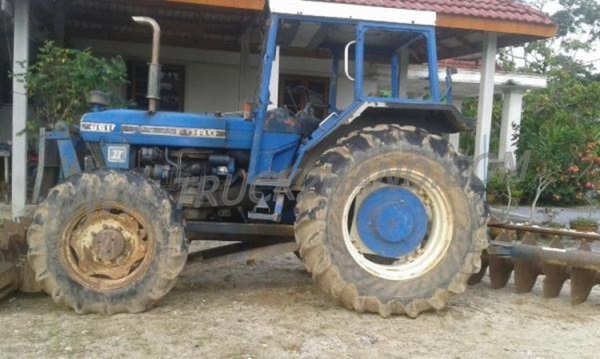 รถไถ ยี่ห้อ FORD รุ่น 6610  ขับเคลื่อน 2 เพลา 4 สูบ