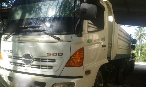 รถฮีโน่ 6 ล้อดั้ม  175  แรงม้า. ปี 54  สนใจติดต่อ 081 - 6079515