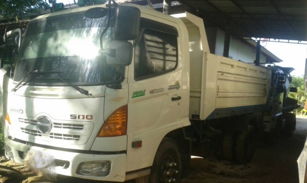 รถฮีโน่ 6 ล้อดั้ม  175  แรงม้า. ปี 54  สนใจติดต่อ 081 - 6079515
