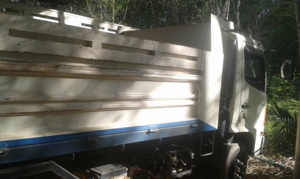 รถฮีโน่ 6 ล้อดั้ม  175  แรงม้า. ปี 54  สนใจติดต่อ 081 - 6079515