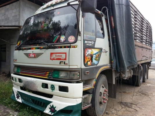 รถฮีโน่ 10 ล้อ รั้ว ( ไม่ดั้ม ) FN3H  195 แรงม้า.  สนใจติดต่อ 081 - 6079515