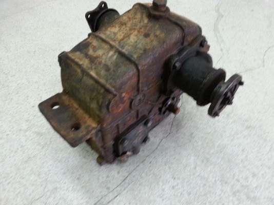 สำหรับ ทุกท่านที่ สนใจ เกียร์ สโล จี๊บ ใส่กับหกล้อ 85 ถึง 140 HP ลูกนี้จัดส่งให้กับ คุณ ว้าน พิจิตร เหลืออีกลูกเดียวครับ ลูกสุดท้าย