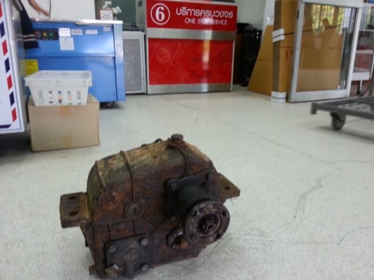 สำหรับ ทุกท่านที่ สนใจ เกียร์ สโล จี๊บ ใส่กับหกล้อ 85 ถึง 140 HP ลูกนี้จัดส่งให้กับ คุณ ว้าน พิจิตร เหลืออีกลูกเดียวครับ ลูกสุดท้าย