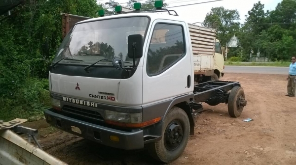 ขายหัวคัสซีช่วงต่อดั้ม 6 ล้อ CANTER ปี 46 เครื่อง 4D34 Turbo 140 แรงม้า คัสซีสวยตลอดเส้น มีเกียร์ฝาก พวงมาลัยพาวเวอร์ แอร์เย็น เก๋งสวยไม่ผุ ทะเบียนพร้อมโอนครับ