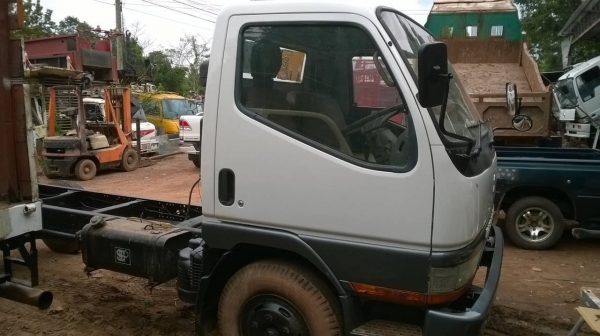 ขายหัวคัสซีช่วงต่อดั้ม 6 ล้อ CANTER ปี 46 เครื่อง 4D34 Turbo 140 แรงม้า คัสซีสวยตลอดเส้น มีเกียร์ฝาก พวงมาลัยพาวเวอร์ แอร์เย็น เก๋งสวยไม่ผุ ทะเบียนพร้อมโอนครับ