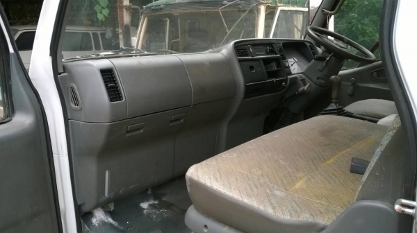 ขายหัวคัสซีช่วงต่อดั้ม 6 ล้อ CANTER ปี 46 เครื่อง 4D34 Turbo 140 แรงม้า คัสซีสวยตลอดเส้น มีเกียร์ฝาก พวงมาลัยพาวเวอร์ แอร์เย็น เก๋งสวยไม่ผุ ทะเบียนพร้อมโอนครับ