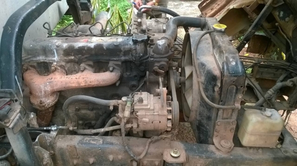 ขาย 6 ล้อ KM779 ยาว 5.50 เมตร เครื่อง WO4D 117 แรงม้า คัสซีสวยตลอดเส้น เฟืองท้ายของ FC4J ยางเต็ม ทะเบียนพร้อมโอน ราคาต่อรองได้