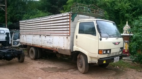 ขาย 6 ล้อ KM779 ยาว 5.50 เมตร เครื่อง WO4D 117 แรงม้า คัสซีสวยตลอดเส้น เฟืองท้ายของ FC4J ยางเต็ม ทะเบียนพร้อมโอน ราคาต่อรองได้