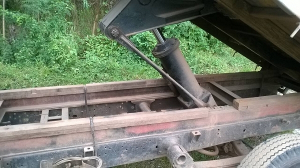 ขายรถดั้ม 4 ล้อ TOYOTA เครื่อง 90 แรงม้า คัสซีสวยตลอดเส้น ดั้มสวย เกียร์สั้น ทะเบียน ม.79 พร้อมโอน ราคาต่อรองได้