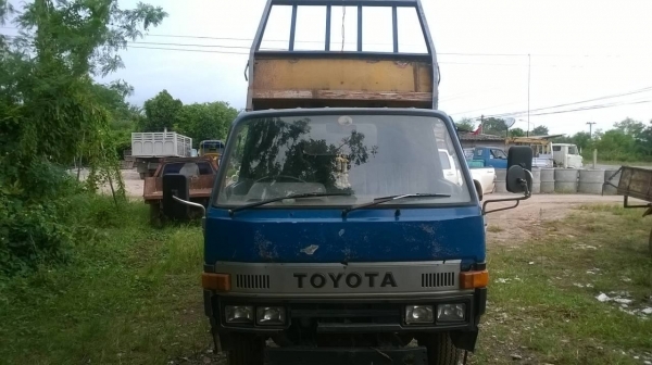 ขายรถดั้ม 4 ล้อ TOYOTA เครื่อง 90 แรงม้า คัสซีสวยตลอดเส้น ดั้มสวย เกียร์สั้น ทะเบียน ม.79 พร้อมโอน ราคาต่อรองได้