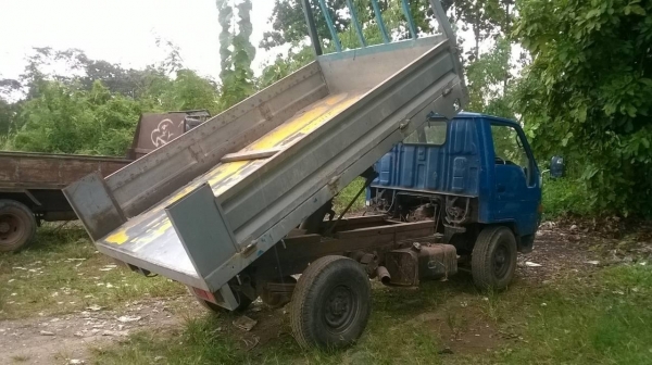 ขายรถดั้ม 4 ล้อ TOYOTA เครื่อง 90 แรงม้า คัสซีสวยตลอดเส้น ดั้มสวย เกียร์สั้น ทะเบียน ม.79 พร้อมโอน ราคาต่อรองได้