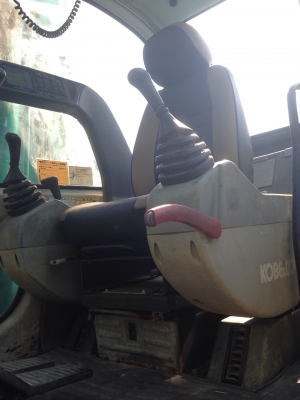 ขายด่วน KOBELCO SK200-2  มาร์คไฟว์  เก่าญี่ปุ่นยังไม่ได้ใช้งานในไทย สภาพสวย เครื่องปั้มดี   6000 ชม. เอวแน่น ไฟฟ้าครบ