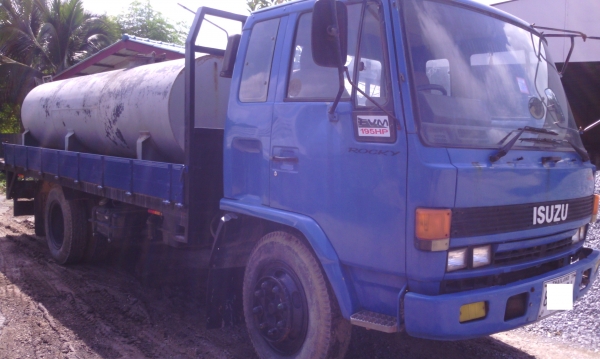 6 ล้อ ISUZU FSR11H 145 HP ยาว 5.5 ม ถังน้ำแฝดสยาม หรือกระบะคาร์โก้