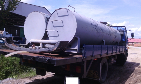 6 ล้อ ISUZU FSR11H 145 HP ยาว 5.5 ม ถังน้ำแฝดสยาม หรือกระบะคาร์โก้