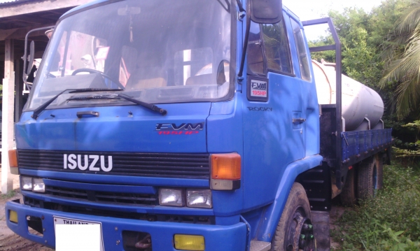 6 ล้อ ISUZU FSR11H 145 HP ยาว 5.5 ม ถังน้ำแฝดสยาม หรือกระบะคาร์โก้