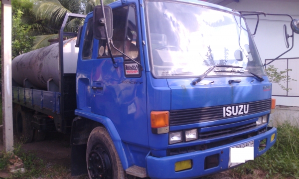 6 ล้อ ISUZU FSR11H 145 HP ยาว 5.5 ม ถังน้ำแฝดสยาม หรือกระบะคาร์โก้