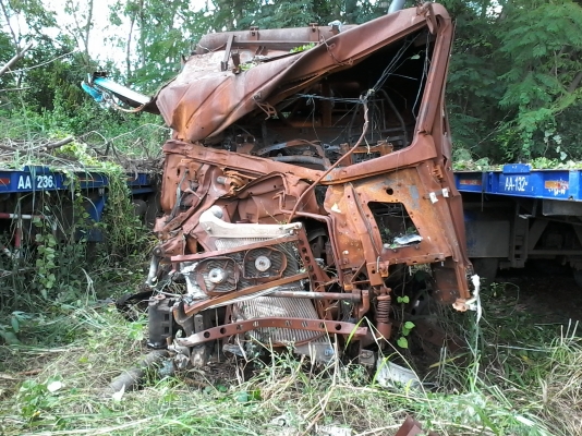 ขายด่วนครับ รถอุบัติเหตุ หัวลาก SINOTRUCK 345 CC. เครื่อง เกียร์ ช่วงล่าง VOLVO .ยังใช้ได้ (เปลี่ยน หัวเก๋ง ยาง ทำสี ใหม่ ก็จบได้เลยครับ)