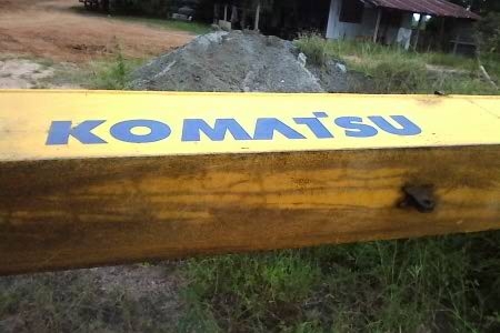 ขายด่วน บูมยาว18เมตร KOMATSU PC200-8(ของแท้) ขายด่วน บูมยาว18เมตร KOMATSU PC200-8(ของแท้)