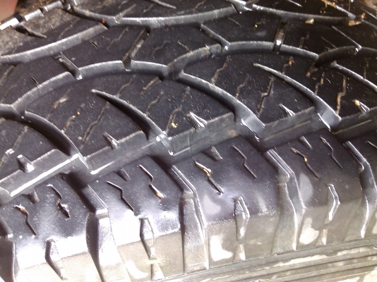 ขายยางR15*31*10.5ปี2011อยากเปลี่ยนเป็นยากมัดด่วนเลยครับมีคนมาแยกแม็กไปแล้วครับ