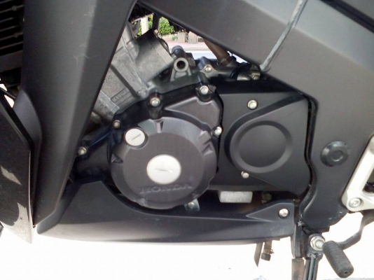 ขาย HONDA CBR 150 i ปี 57 เดือนมีนาคม สภาพสวยเดิมๆ วิ่งไป 4,1xx กิโล มีกันร้อนท่อไอเสียอย่างเดียวที่มีรอย เล่มพร้อมโอน