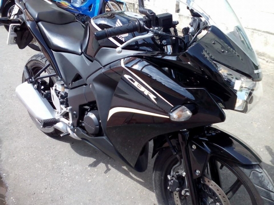 ขาย HONDA CBR 150 i ปี 57 เดือนมีนาคม สภาพสวยเดิมๆ วิ่งไป 4,1xx กิโล มีกันร้อนท่อไอเสียอย่างเดียวที่มีรอย เล่มพร้อมโอน