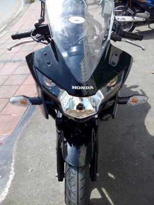 ขาย HONDA CBR 150 i ปี 57 เดือนมีนาคม สภาพสวยเดิมๆ วิ่งไป 4,1xx กิโล มีกันร้อนท่อไอเสียอย่างเดียวที่มีรอย เล่มพร้อมโอน