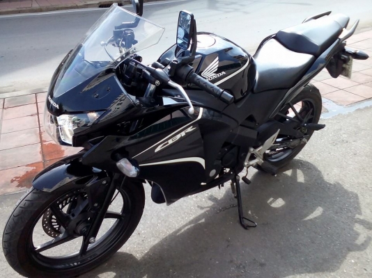 ขาย HONDA CBR 150 i ปี 57 เดือนมีนาคม สภาพสวยเดิมๆ วิ่งไป 4,1xx กิโล มีกันร้อนท่อไอเสียอย่างเดียวที่มีรอย เล่มพร้อมโอน