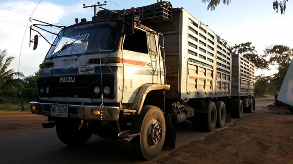**960,000 บ.ต่อรอง**ขาย18ล้อพ่วงแม่ลูก ไม่ดั้ม ISUZU JUMBO คัสซี351xx วางเครื่อง6SD1-240เทอโบ เกียร์GIGA (ลงเล่ม) เครื่องดี แน่นดี แรง เกียร์ดีไม่หลุด ช่วงล่างใหญ่ คัสซีใหญ่ ไม่ผุ กระบะเหล็กเกษตรสภาพดี พื้นดีข้างดีไม่ผุ หัวเก๋งเดิมสภาพพอใช้ ภายในไม่สวย พ.