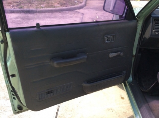 ขายรถกระบะมาสด้า ทันเดอร์แคป ปี 94 เครื่องมังกร 2.5 เกียร์ธรรมดา ภายในเบาะหนังสวย แอร์พร้อม  สีเต็มเงา มีริ้วรอยบ้าง คัสซีดี ไม่ผุ  เครื่องแน่น วิ่งดี ประหยัด เกียร์แน่น รถขับดี พร้อมใช้ ภาษีปี58 เอกสารพร้อมครับ