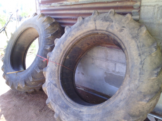 ขายตามสภาพ ยางรถไถฟอร์ด ขอบ 16.34