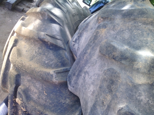 ขายตามสภาพ ยางรถไถฟอร์ด ขอบ 16.34