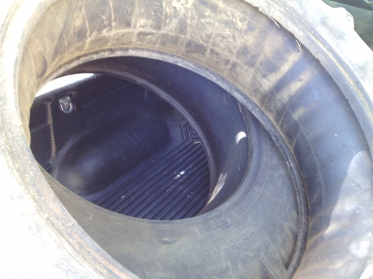 ขายตามสภาพ ยางรถไถฟอร์ด ขอบ 16.34