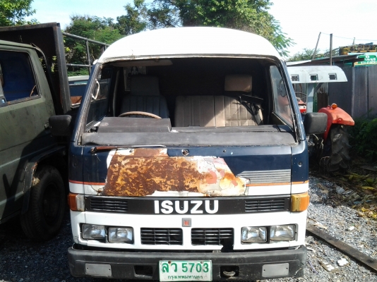 ขายรถตู้อีซูซุบัดดี้ ทะเบียนบรรทุก เครื่อง90 แน่นๆ มาลองติดเครื่องดูได้ครับ พวงมาลัยเพาเวอร์ กระจกหน้าแตก มี2คันครับ ขาย 62000 บาท ขายรถตู้อีซูซุบัดดี้ ทะเบียนบรรทุก เครื่อง90 แน่นๆ มาลองติดเครื่องดูได้ครับ พวงมาลัยเพาเวอร์ กระจกหน้าแตก มี2คันครับ ขาย 62000 บาท