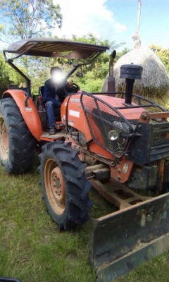 **398,000 บ.ต่อรอง**ขายรถไถ2เพลา ส้มๆ KUBOTA M7040 4WD เครื่องเดิมเกียร์เดิม เครื่องยนต์ 70แรง 4สูบ 3,331 cc ระบบไดเร็กฯ เครื่องดี สตาร์ทง่าย แรงดี เกียร์ไม่หลุด ปั้มดี แรงดี ทำงานดีเร็ว คล่องตัว ช่วงล่างดี ท้ายดี ระบบไฮฯใช้งานปกติ หลังคามีขาด ยางดี2เส้นพ