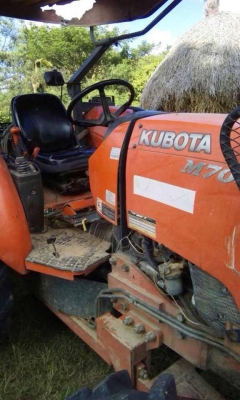 **398,000 บ.ต่อรอง**ขายรถไถ2เพลา ส้มๆ KUBOTA M7040 4WD เครื่องเดิมเกียร์เดิม เครื่องยนต์ 70แรง 4สูบ 3,331 cc ระบบไดเร็กฯ เครื่องดี สตาร์ทง่าย แรงดี เกียร์ไม่หลุด ปั้มดี แรงดี ทำงานดีเร็ว คล่องตัว ช่วงล่างดี ท้ายดี ระบบไฮฯใช้งานปกติ หลังคามีขาด ยางดี2เส้นพ