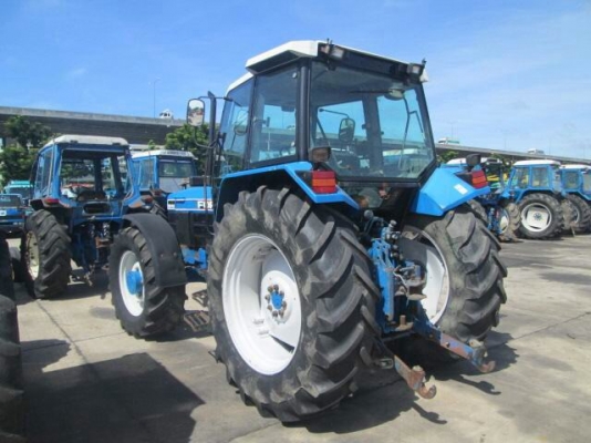 ขายรถไถ FORD 8240 ขับ 4 WD รถนอก T.0894071471