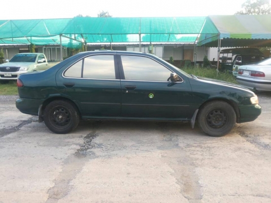 ขายถูก Nissan sunny saloon.