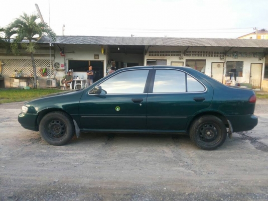 ขายถูก Nissan sunny saloon.