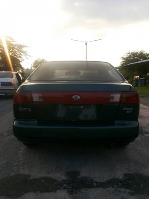 ขายถูก Nissan sunny saloon.