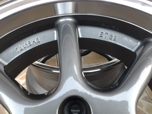 ล้อ15x7 / 4x100  off28  italy แท้ ติด e30 มา สำสีใหม่ ไม่ซ่อม