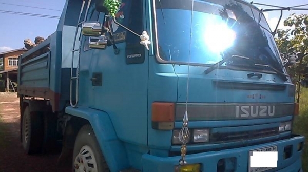 ขาย6ล้อ ดั้ม FRR 195แรงม้า ยาง900-20